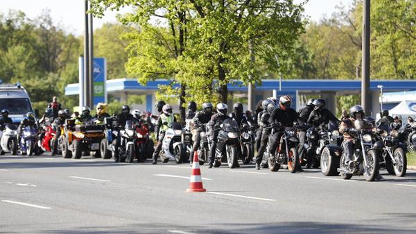 Im vergangenen Jahr zählte die Polizei zur Spitzenzeit am Vormittag bis zu 25.000 Zweiradfahrer.