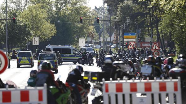 Das laute Dröhnen der Motoren beeinträchtigte die Ruhe in den angrenzenden Wohngebieten und führte zu zahlreichen Beschwerden.