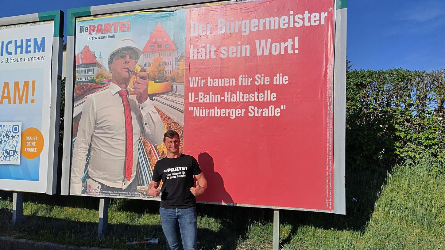 „Wir bauen für Sie die U-Bahn-Haltestelle Nürnberger Straße“, so ist es auf der Plakatwand in der Nähe der aktuellen Straßenbaustelle auf einem Plakat zu lesen. „Wir bauen für Sie die U-Bahn-Haltestelle Nürnberger Straße“, so ist es auf der Plakatwand in der Nähe der aktuellen Straßenbaustelle auf einem Plakat zu lesen.