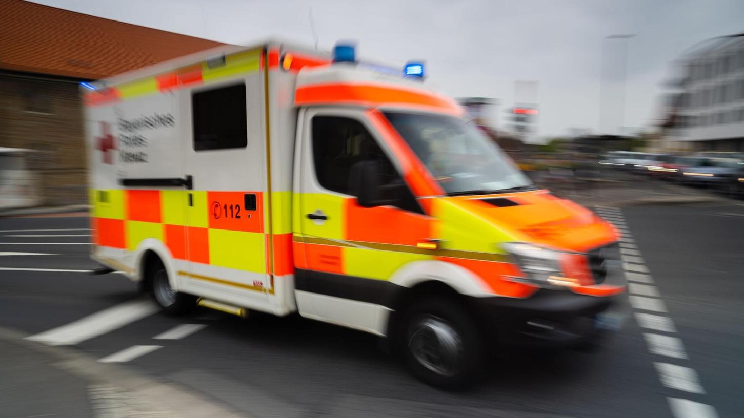 Der Motorradfahrer verstarb noch an der Unfallstelle. Der Motorradfahrer verstarb noch an der Unfallstelle.