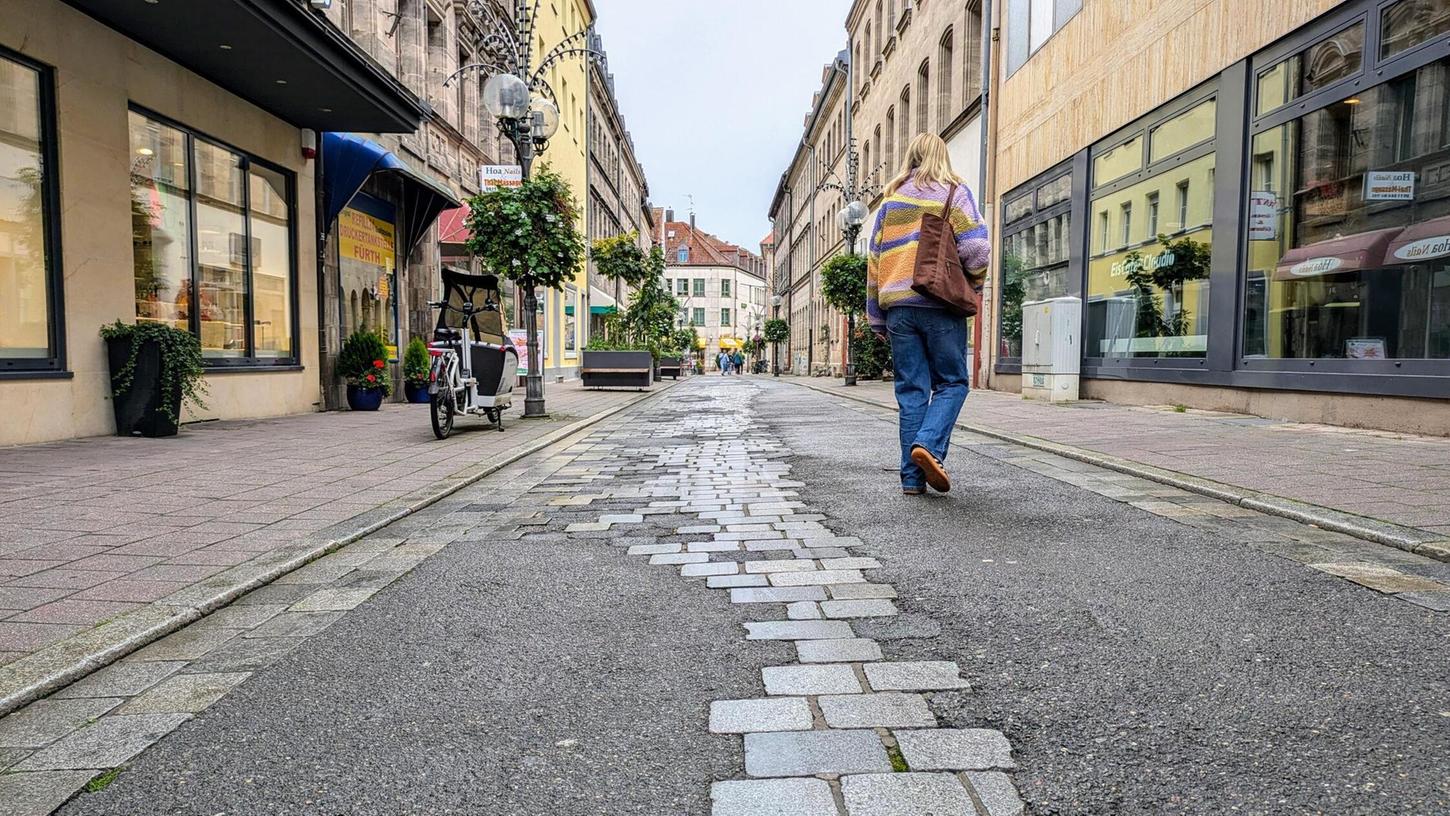 Die Moststraße, als Seitenarm Teil der Fürther Fußgängerzone, ist seit Jahren ein hässlicher Flickenteppich. Die Moststraße, als Seitenarm Teil der Fürther Fußgängerzone, ist seit Jahren ein hässlicher Flickenteppich.