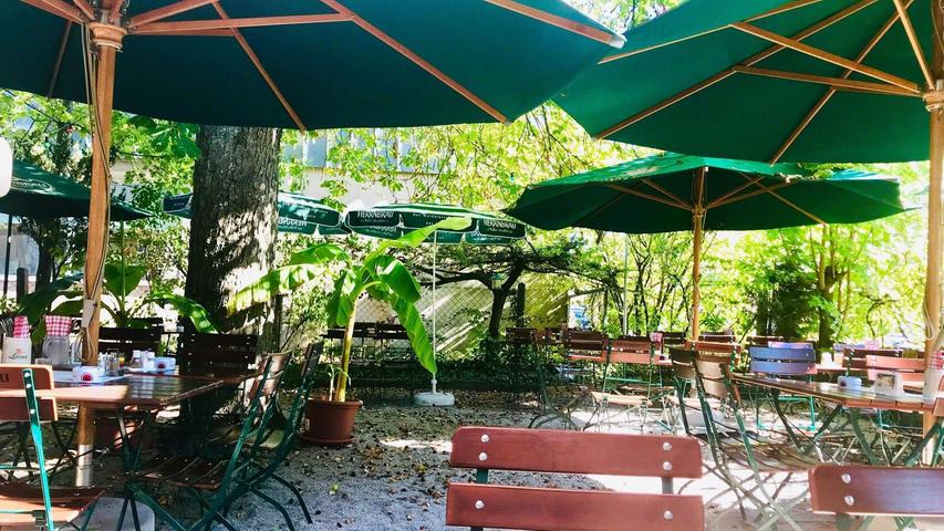 Der Biergarten der Gaststätte Wilhelm Tell , in Schwabach bietet Sonnenhungrigen viel Platz. Auf den Tisch kommen hier verschiedene fränkische Speisen. Der Biergarten der Gaststätte Wilhelm Tell , in Schwabach bietet Sonnenhungrigen viel Platz. Auf den Tisch kommen hier verschiedene fränkische Speisen.