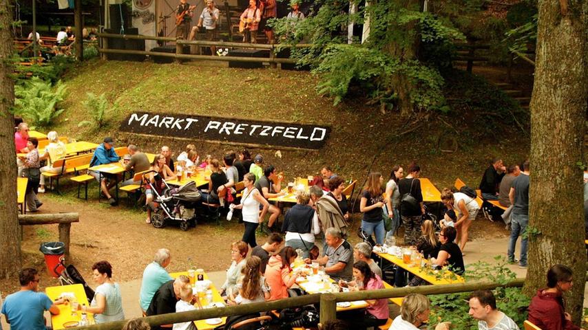 Auf dem Pretzfelder Keller geht es während des Kirschenfests jedes Jahr wild her. Ansonsten können es sich dort Biergarten-Fans bei schönem Wetter mit einer einzigartigen Aussicht gemütlich machen. Auf dem Pretzfelder Keller geht es während des Kirschenfests jedes Jahr wild her. Ansonsten können es sich dort Biergarten-Fans bei schönem Wetter mit einer einzigartigen Aussicht gemütlich machen.
