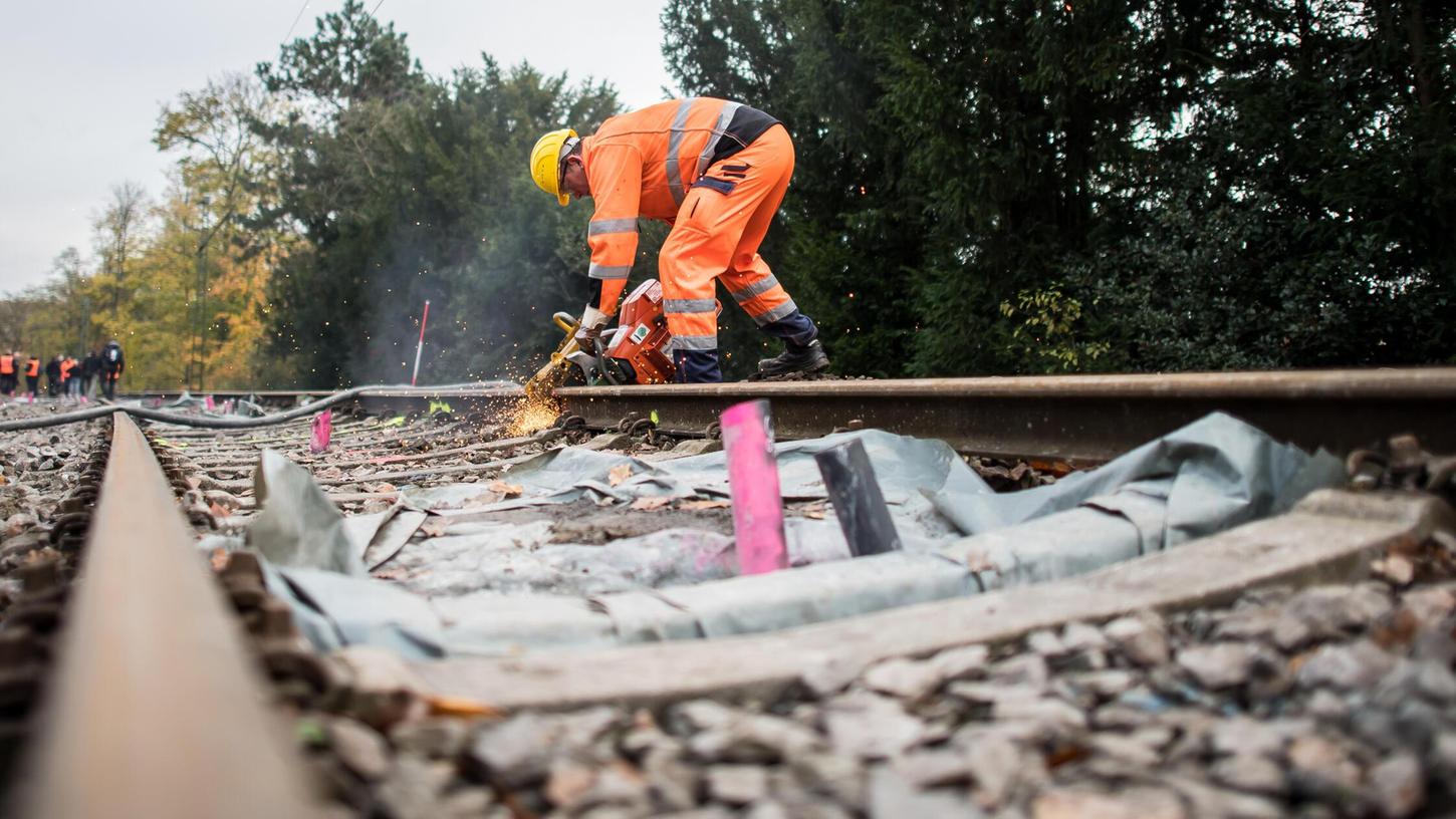 In ganz Deutschland werden in 2025 zahlreiche Strecken saniert (Symbolbild). In ganz Deutschland werden in 2025 zahlreiche Strecken saniert (Symbolbild).