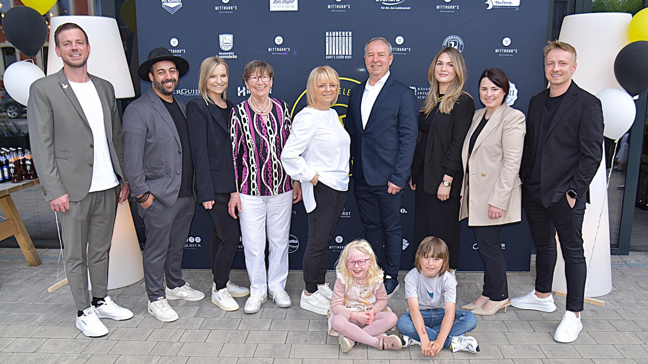 Alle Wittmann-Generationen vor dem Haus in der Bah