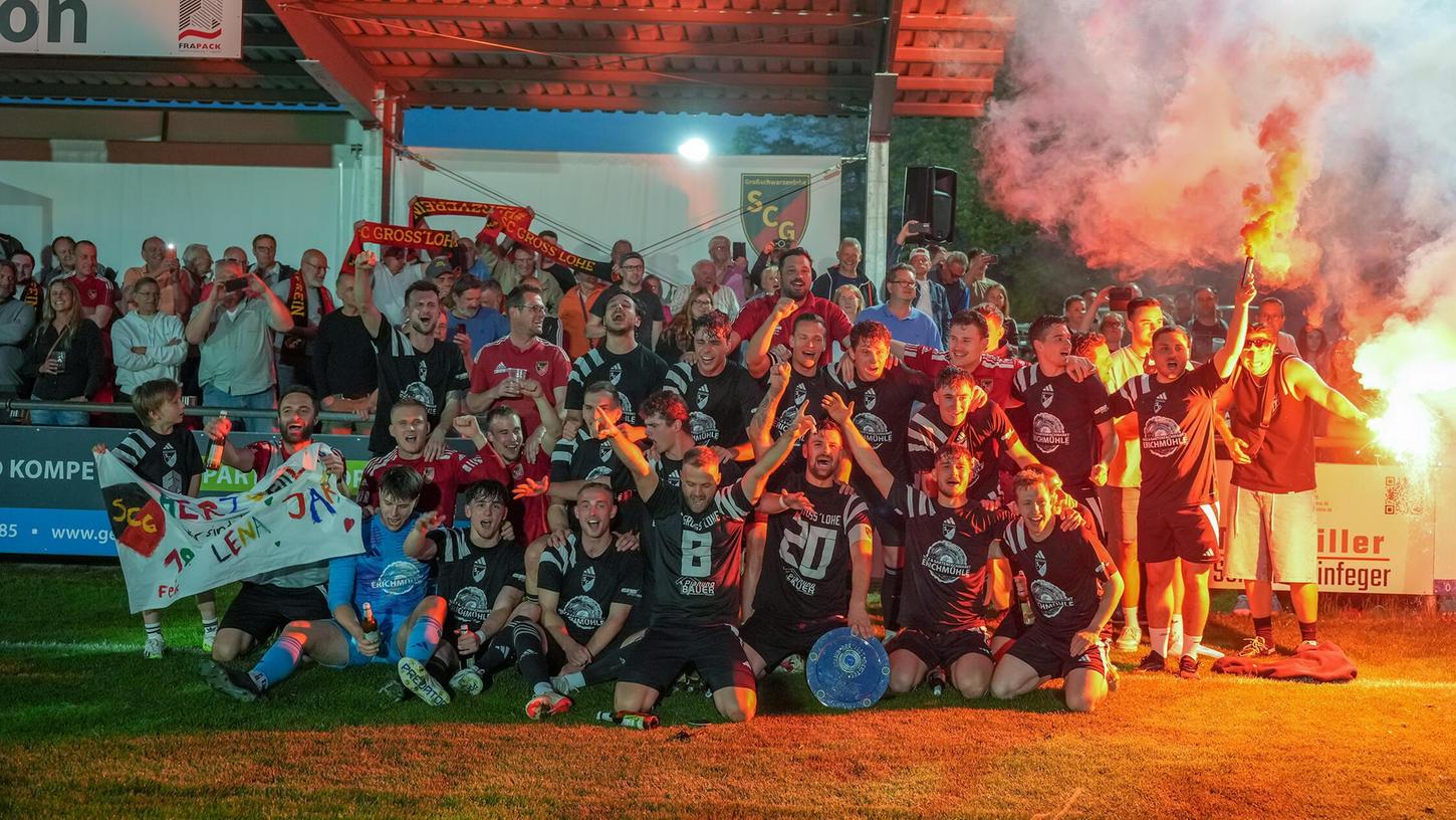 Meisterstück vollendet: Der SC Großschwarzenlohe steigt in die Bayernliga auf. Meisterstück vollendet: Der SC Großschwarzenlohe steigt in die Bayernliga auf.