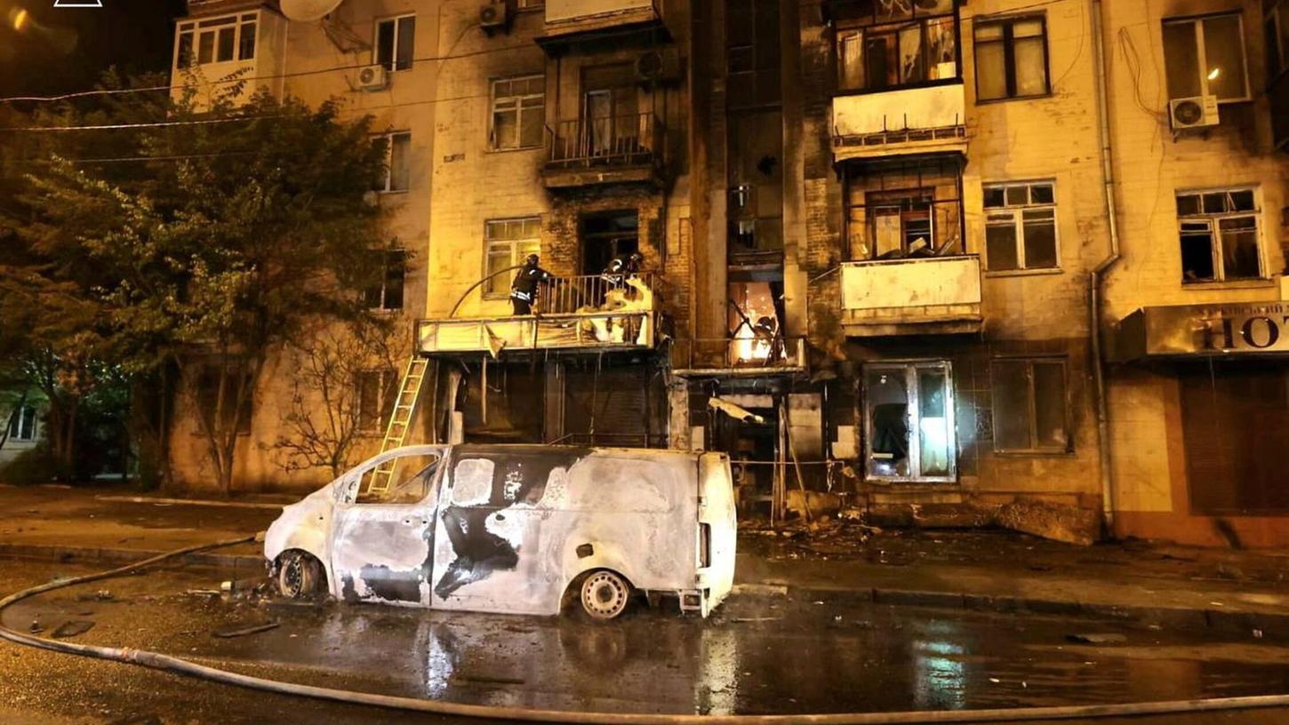 In der Großstadt Charkiw wurden nach Angaben örtlicher Behörden mehr als 50 Menschen bei russischen Angriffen verletzt. In der Großstadt Charkiw wurden nach Angaben örtlicher Behörden mehr als 50 Menschen bei russischen Angriffen verletzt.