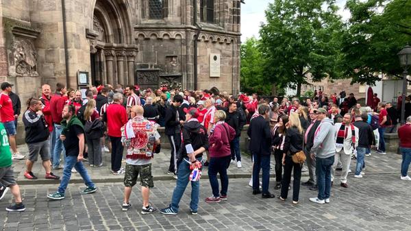 Der Andrang war riesig: Schon eine gute halbe Stunde vor dem Beginn des Festgottesdienstes gab es einen Einlassstopp.