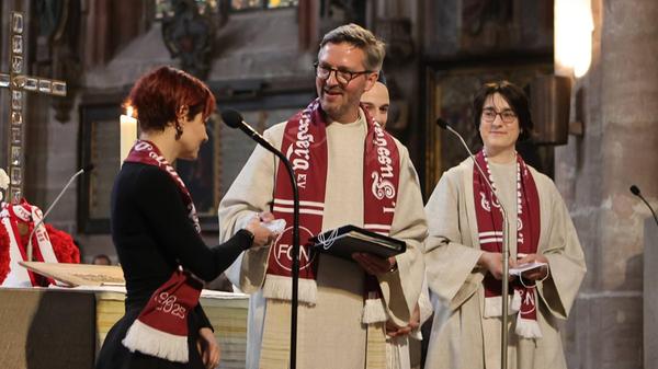 Der Jubiläumsgottesdienst geht auf eine Initiative von Club-Fan Matthias Hunger und dem Soziologen und Sozialökonomen Professor Bernd Halfar zurück.