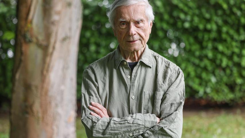 Thomas Woitkewitsch schrieb zusammen mit Carrell den Text - in einer einzigen Nacht. Thomas Woitkewitsch schrieb zusammen mit Carrell den Text - in einer einzigen Nacht.