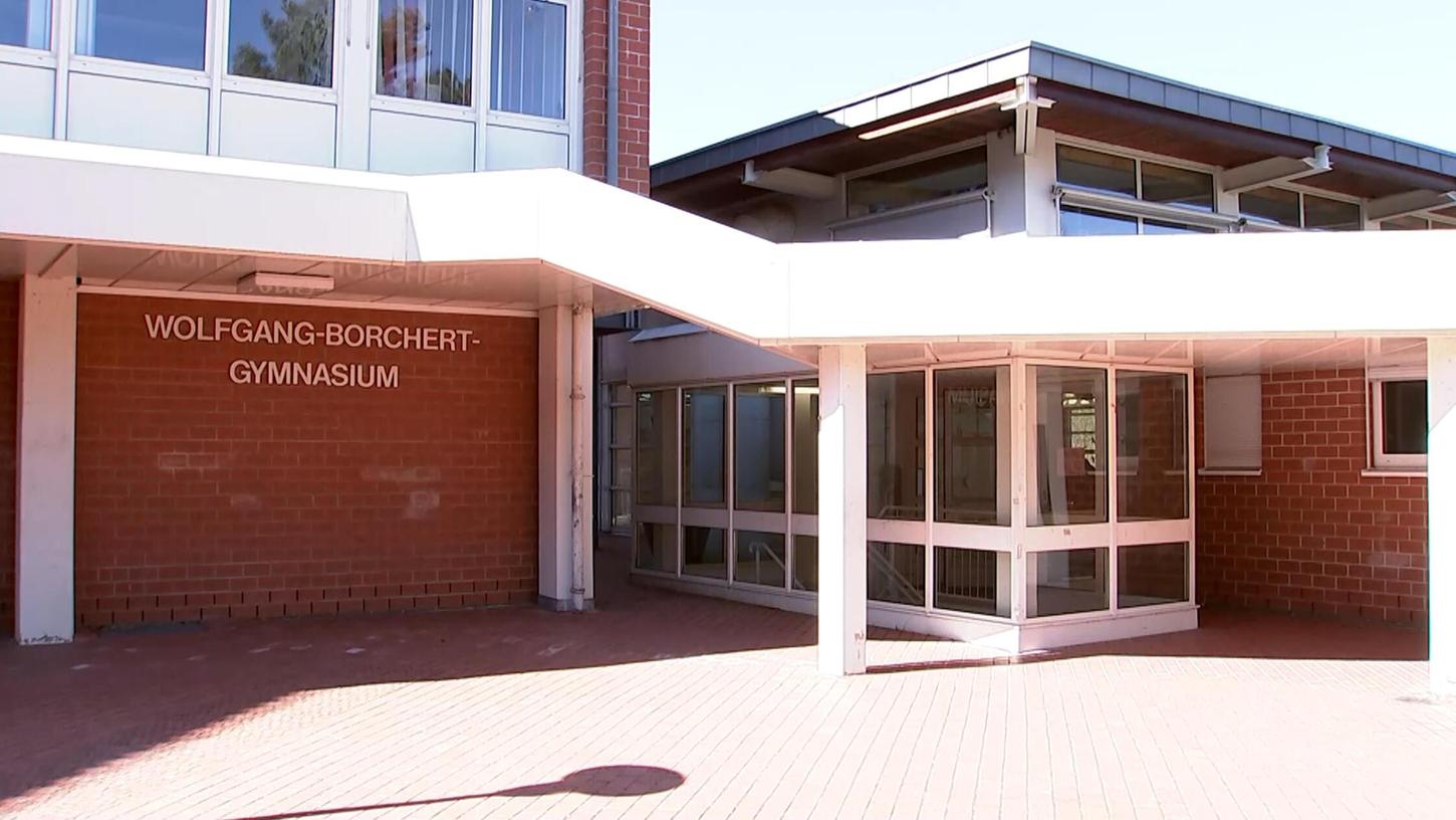 Das Wolfgang-Borchert-Gymnasium in Langenzenn geriet erneut ins Visier von Einbrechern. Das Wolfgang-Borchert-Gymnasium in Langenzenn geriet erneut ins Visier von Einbrechern.