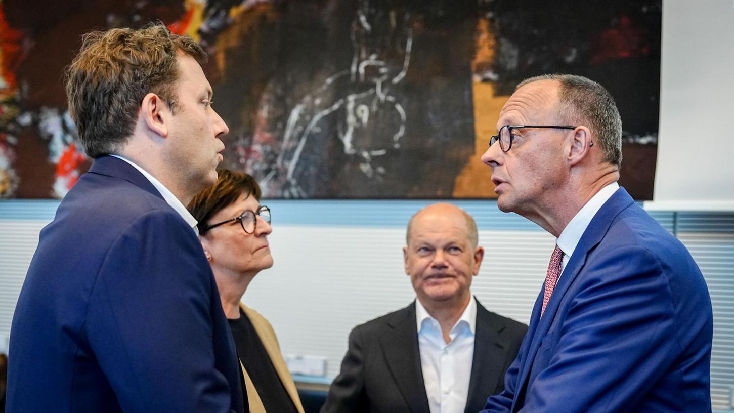 Merz besuchte am Abend vor der Kanzler-Wahl die SPD-Fraktion. Merz besuchte am Abend vor der Kanzler-Wahl die SPD-Fraktion.