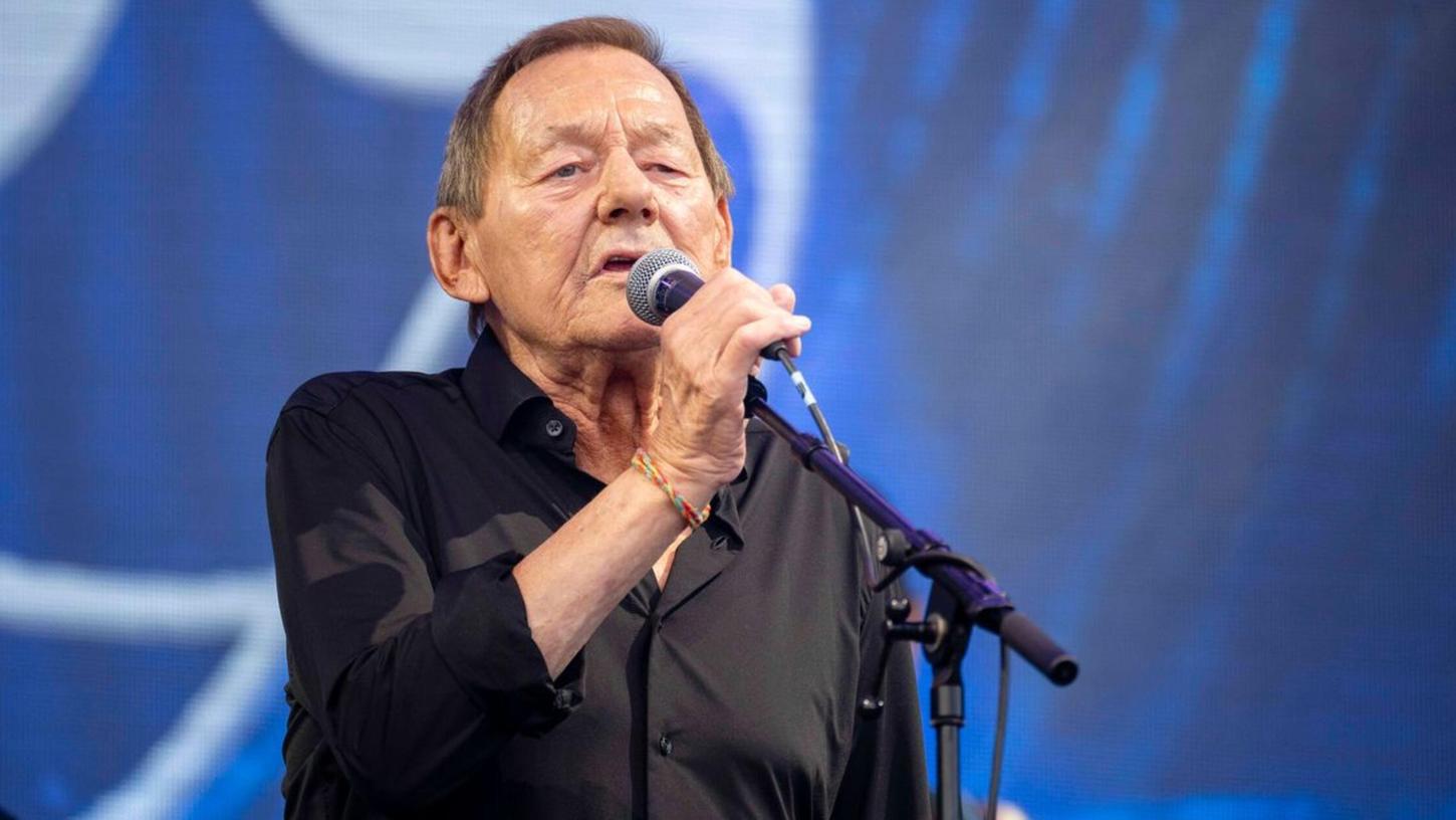 Wolfgang Ambros musste ein Konzert im bayerischen Traunstein aus gesundheitlichen Gründen verschieben. Wolfgang Ambros musste ein Konzert im bayerischen Traunstein aus gesundheitlichen Gründen verschieben.