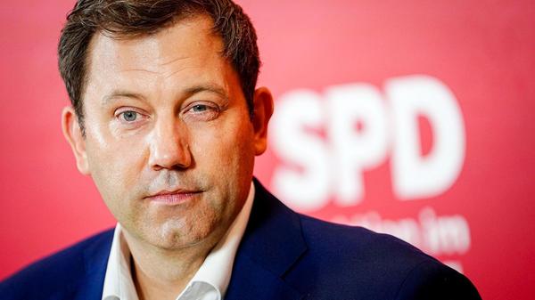 Lars Klingbeil: Finanzminister (SPD) Der Parteivorsitzende der SPD ist - trotz der verlorenen Bundestagswahl - am Höhepunkt seiner Karriere. Der 47-Jährige übernimmt die Posten als Finanzminister und Vizekanzler.