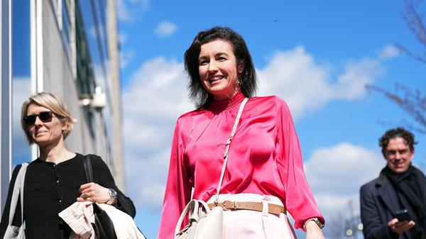 Dorothee Bär: Bundesministerin für Forschung, Technologie und Raumfahrt (CSU) Eine Fränkin im Bundestag: Dorothee Bär bekleidete in der Union sowie in der Regierung von Angela Merkel bereits mehrere Rollen und gehört seit 2002 dem Bundestag an. Die 47-Jährige stammt gebürtig aus Bamberg. Nun steht die CSU-Vizechefin an der Spitze des Forschungs- und Raumfahrtsministeriums.