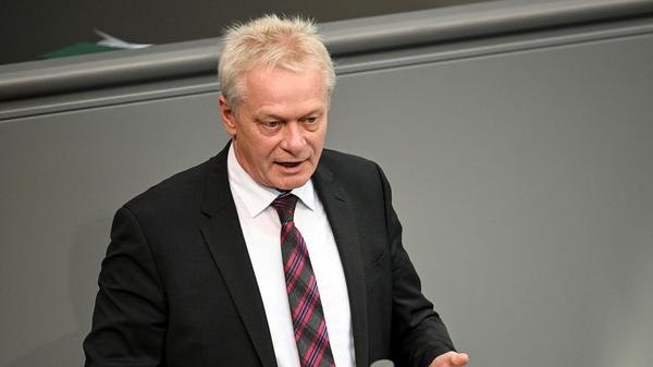 Alois Rainer: Landwirtschaftsminister (CSU) Auch der neue Landwirtschaftsminister stammt aus dem Freistaat, nicht aber aus Franken, sondern aus Niederbayern: Der langjährige Bürgermeister der Gemeinde Haibach und gelernte Metzgermeister ist 60 Jahre alt und seit 2013 Mitglied des Bundestages.