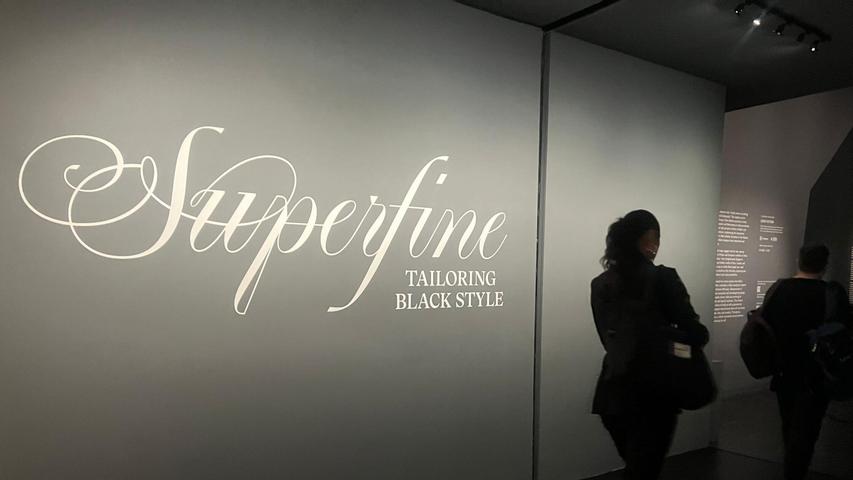 Die Mode-Ausstellung „Superfine: Tailoring Black Style“ ist eine Ode an die Schneiderkunst schwarzer Designer. Die Mode-Ausstellung „Superfine: Tailoring Black Style“ ist eine Ode an die Schneiderkunst schwarzer Designer.