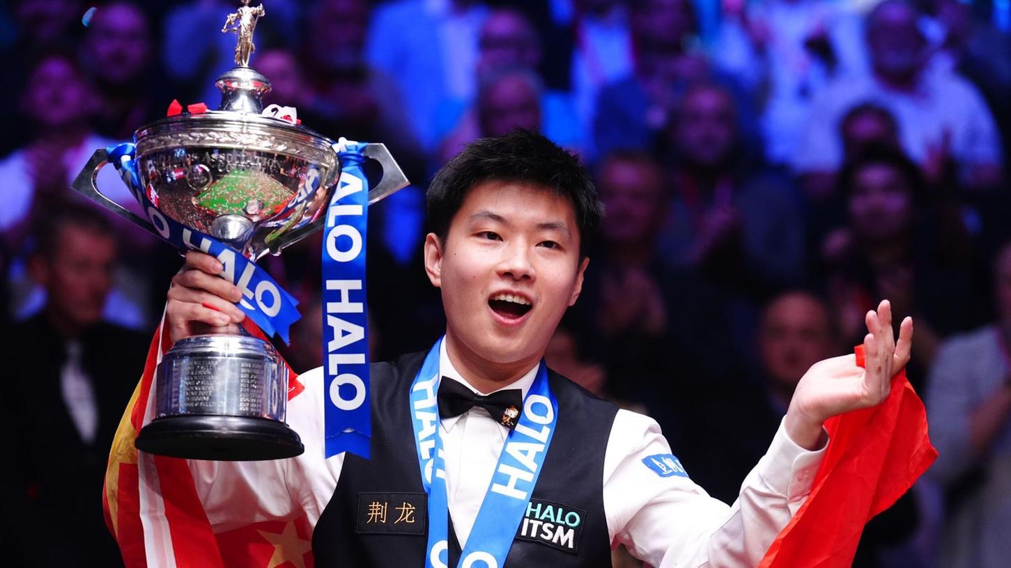 Zhao Xintong ist der erste Snooker-Weltmeister aus China. Zhao Xintong ist der erste Snooker-Weltmeister aus China.