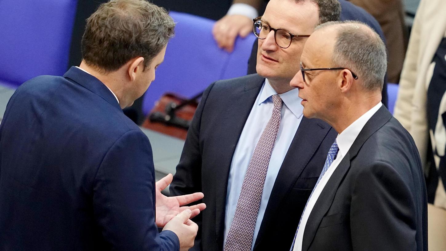 Ist noch nicht neuer Bundeskanzler: CDU-Chef Friedrich Merz (re.). Ist noch nicht neuer Bundeskanzler: CDU-Chef Friedrich Merz (re.).
