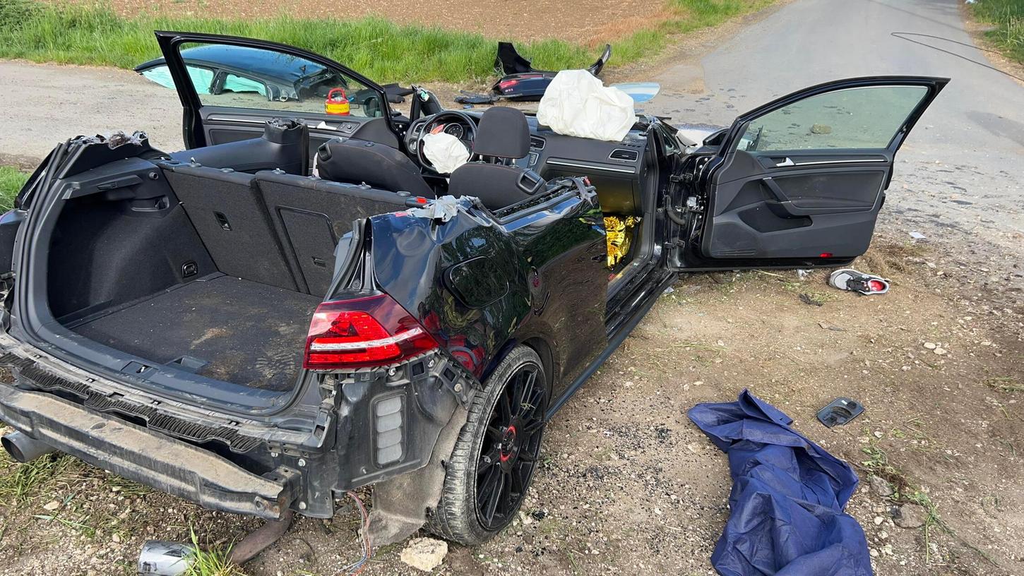 Bei einem heftigen Unfall wurden zwei Personen schwer verletzt. Bei einem heftigen Unfall wurden zwei Personen schwer verletzt.