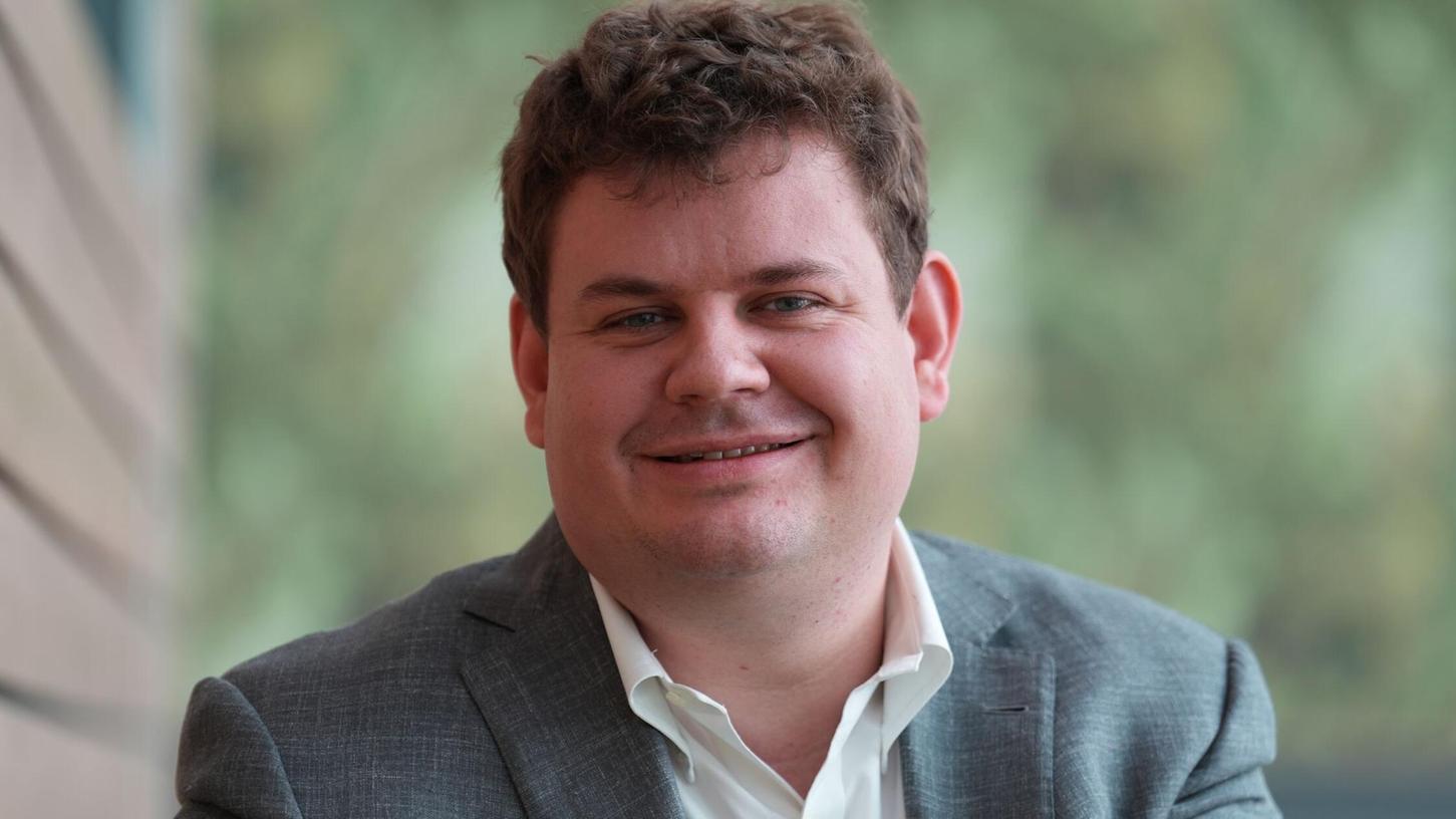 Der Norddeutsche Nicholas Turley hat ChatGPT mit groß gemacht - und legt dennoch Wert auf smartphonefreie Zeiten. Der Norddeutsche Nicholas Turley hat ChatGPT mit groß gemacht - und legt dennoch Wert auf smartphonefreie Zeiten.