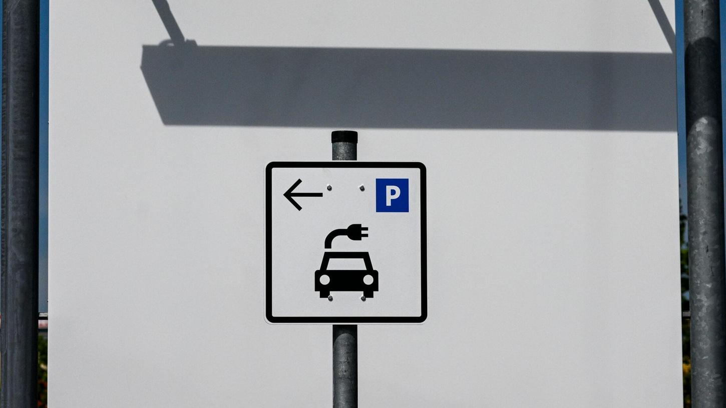 Die Zahl der Neuzulassungen von E-Autos in Deutschland zieht wieder an. (Archivbild) Die Zahl der Neuzulassungen von E-Autos in Deutschland zieht wieder an. (Archivbild)