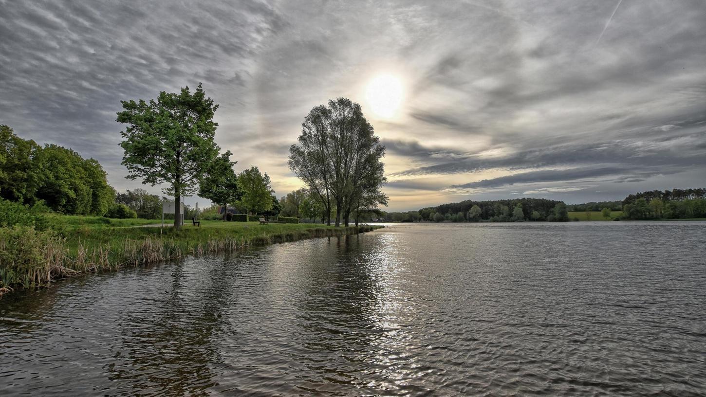 Auch über dem Rothsee war der besondere Effekt zu sehen. Auch über dem Rothsee war der besondere Effekt zu sehen.