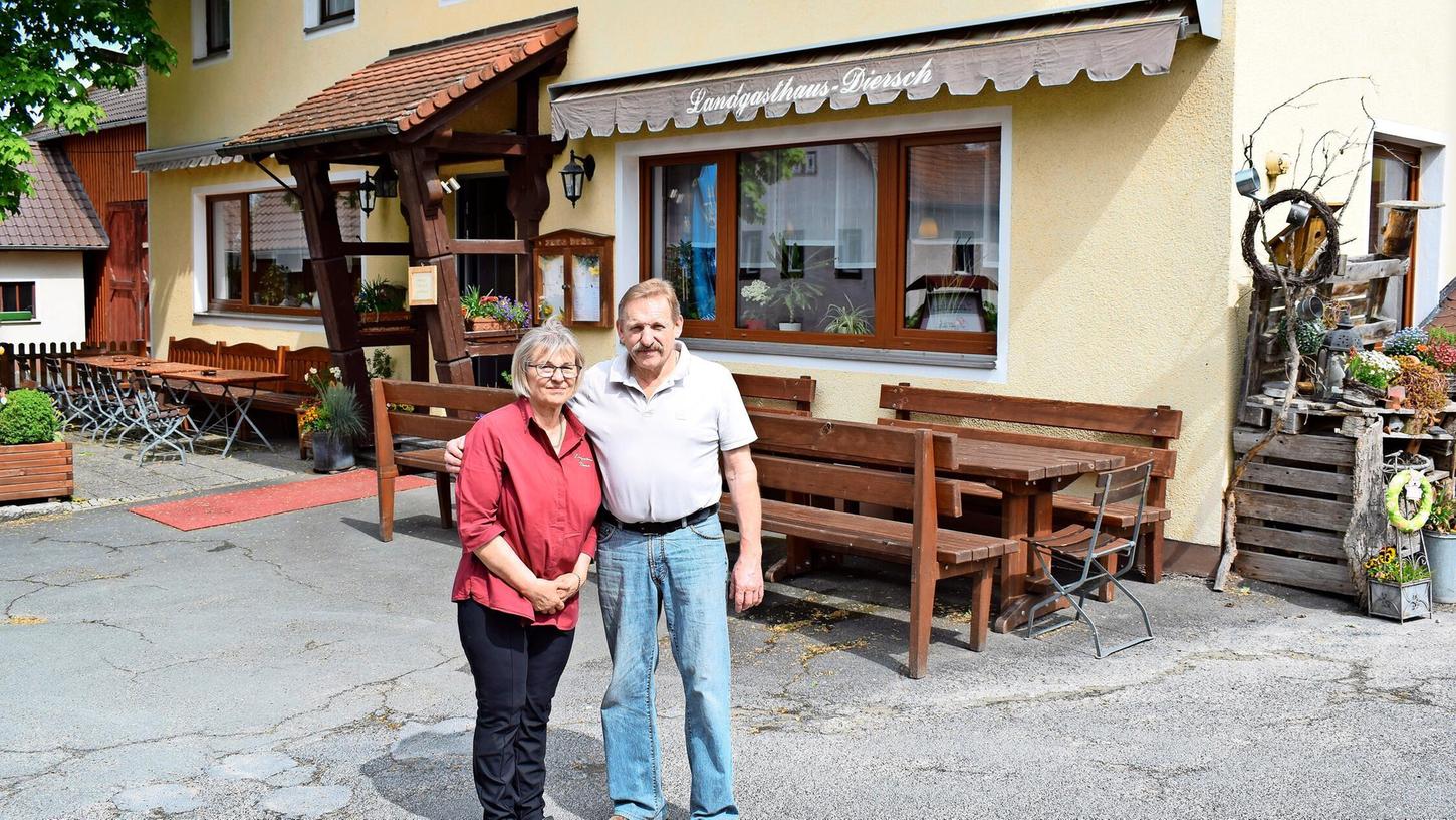 Ende und Aus: Nach vielen Jahren als Wirte schließen Gaby und Hermann Diersch ihr beliebtes Gasthaus mit Biergarten im Pegnitzer Gemeindeteil Willenberg. Ende und Aus: Nach vielen Jahren als Wirte schließen Gaby und Hermann Diersch ihr beliebtes Gasthaus mit Biergarten im Pegnitzer Gemeindeteil Willenberg.
