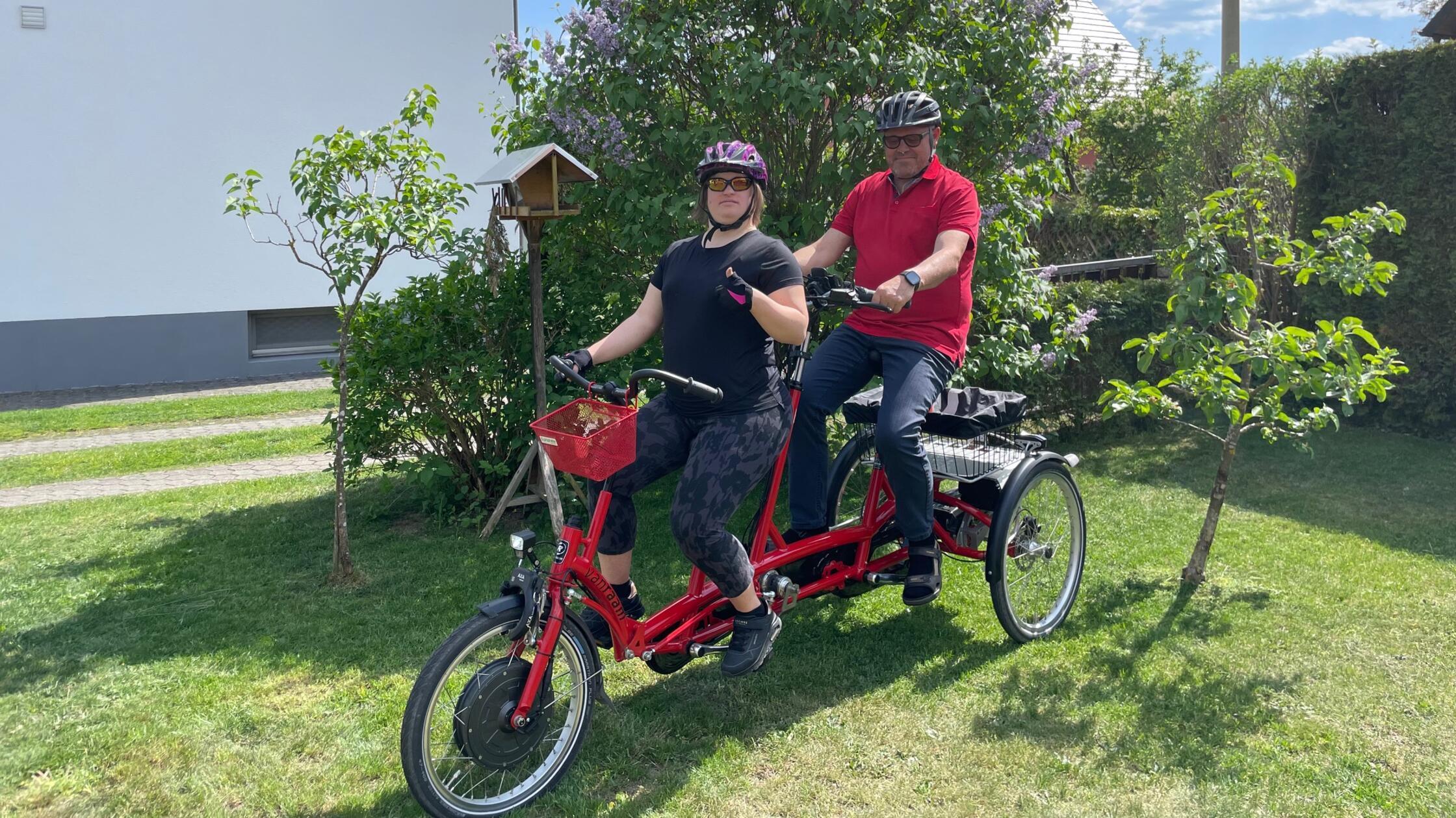 Melanie Breindl auf dem Therapie-Tandem