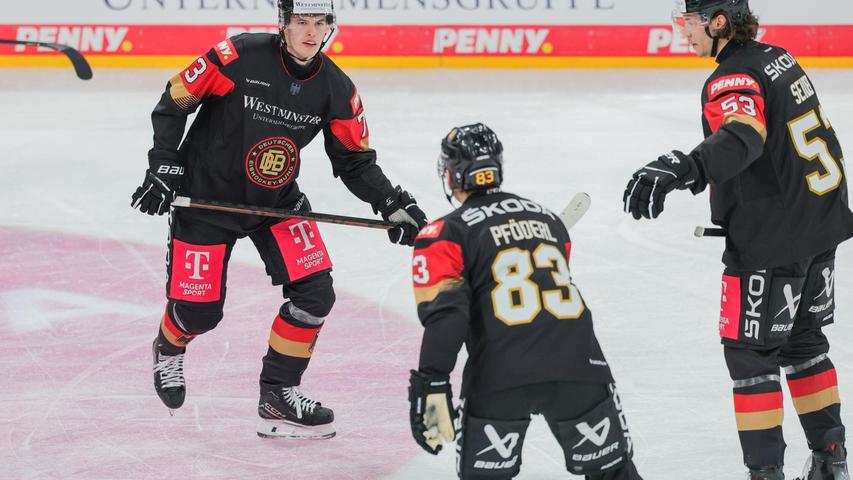 Für Lukas Reichel (l) und Kapitän Moritz Seider (r) ist die Nationalmannschaft nach der NHL-Saison gesetzt. Für Lukas Reichel (l) und Kapitän Moritz Seider (r) ist die Nationalmannschaft nach der NHL-Saison gesetzt.