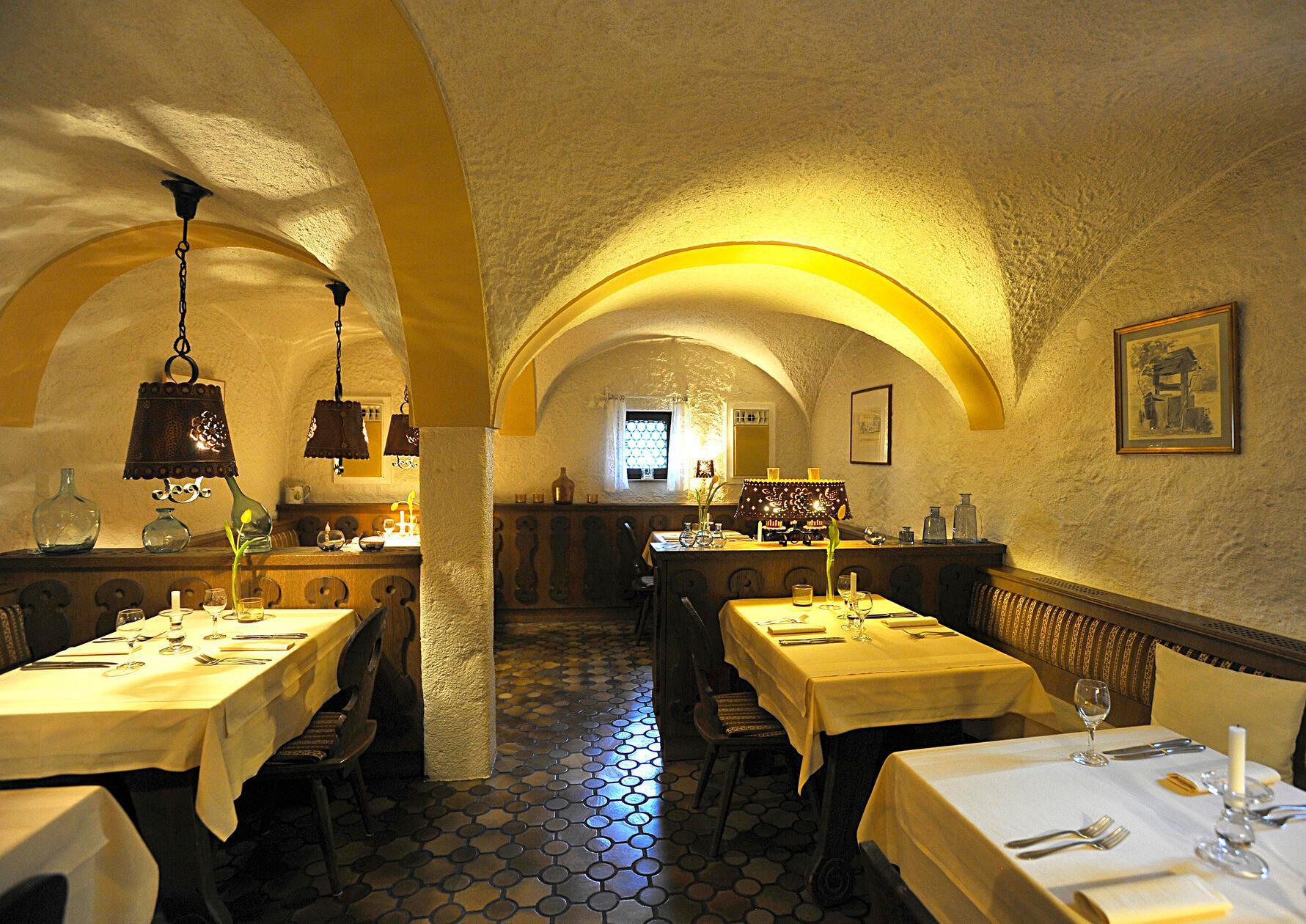 Im Kreuzgewölbe im Weinstuben-Restaurant von Johannes Zöllner können die Gäste schlemmen.