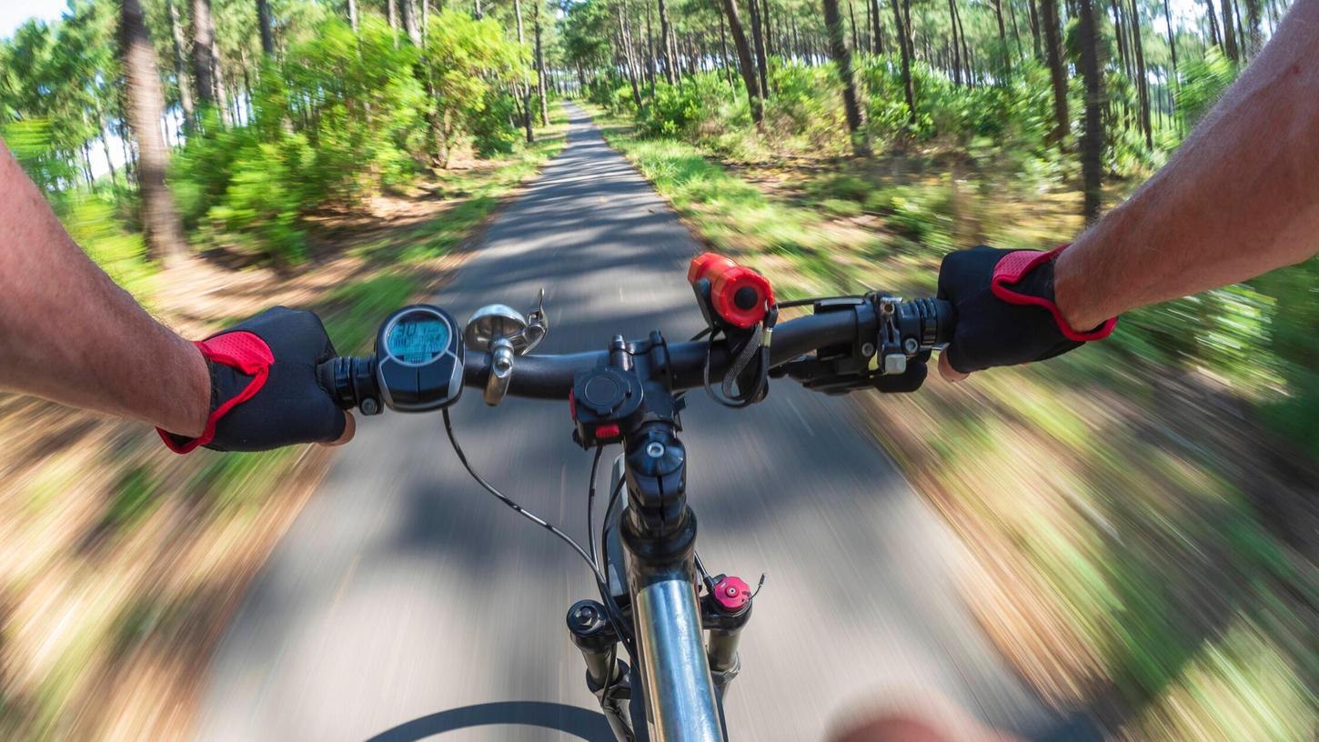 Ein E-Bike-Fahrer im Landkreis Neumarkt hat sich eine spektakulärer Verfolgungsjagd mit der Polizei geliefert (Symbolfoto). Ein E-Bike-Fahrer im Landkreis Neumarkt hat sich eine spektakulärer Verfolgungsjagd mit der Polizei geliefert (Symbolfoto).