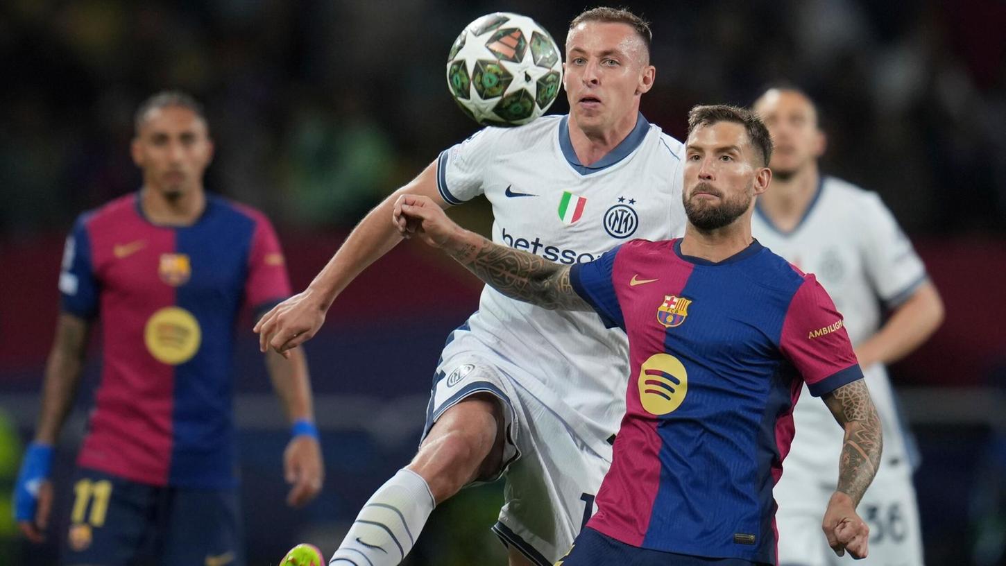 Iñigo Martínez (r) vom FC Barcelona hat eine Spuckattacke nach dem Rückspiel gegen Inter bestritten. Iñigo Martínez (r) vom FC Barcelona hat eine Spuckattacke nach dem Rückspiel gegen Inter bestritten.