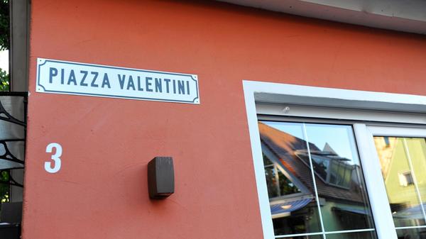 Enrico Valentini sagt im Rückblick: "Als ich als kleiner Junge vom Restaurant meiner Eltern auf die Flutlichter des Max-Morlock-Stadions geblickt habe, habe ich immer davon geträumt, einmal in diesem Stadion, in meiner Stadt, für meinen Verein auflaufen zu dürfen. Dieser Traum hat sich erfüllt, und ich bin unheimlich dankbar für alles, was ich in meiner Karriere und mit dem 1. FC Nürnberg erleben durfte."