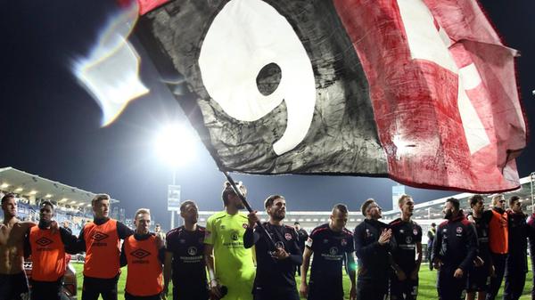 Großer Jubel am Montagabend in Kiel: Valentini hat mit seinem Club einen großen Schritt Richtung Bundesliga-Aufstieg gemacht und einen 3:1-Sieg im Topspiel bei Holstein Kiel eingefahren.