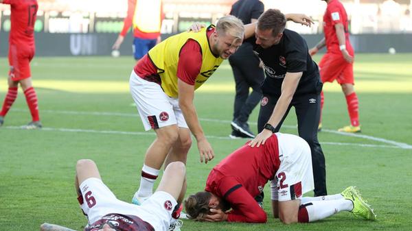 Der Relegations-Wahnsinn endet in einem der wohl emotionalsten Momente seiner Karriere. Schreie, Ekstase, Tränen: Fabian Schleusener bewahrt den FCN mit seinem legendären Tor in der sechsten Minute der Nachspielzeit vor dem Abstieg in die 3. Liga.