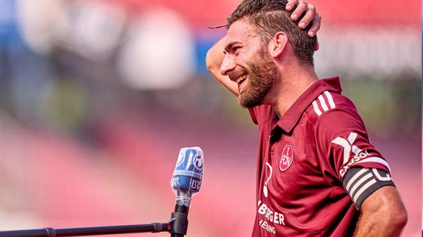 Der Rechtsverteidiger wird in der Saison darauf zum Kapitän.