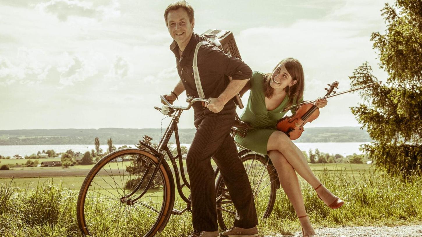 KlangZeit servieren fetzige Weltmusik. KlangZeit servieren fetzige Weltmusik.