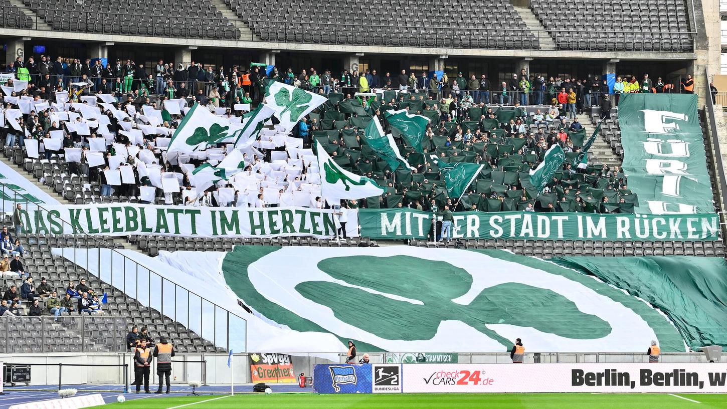„Das Kleeblatt im Herzen“: So sah der Gästeblock am vergangenen Sonntag im Berliner Olympiastadion aus. „Das Kleeblatt im Herzen“: So sah der Gästeblock am vergangenen Sonntag im Berliner Olympiastadion aus.