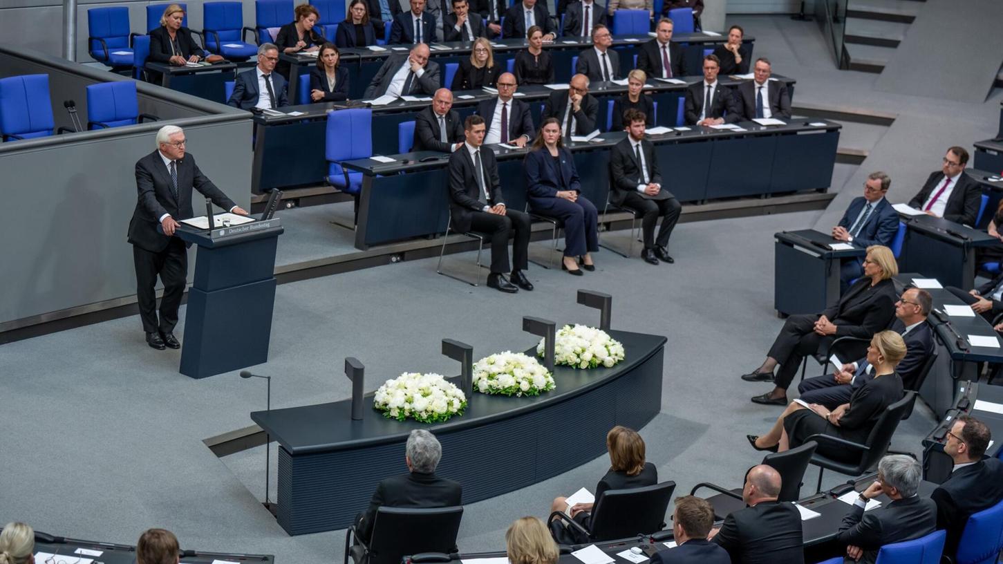 80 Jahre nach Kriegsende: Bundespräsident Steinmeier ruft zum Festhalten an den Lehren aus der NS-Diktatur auf. 80 Jahre nach Kriegsende: Bundespräsident Steinmeier ruft zum Festhalten an den Lehren aus der NS-Diktatur auf.