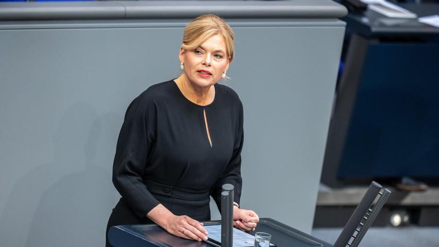 Bundestagspräsidentin Klöckner eröffnet die Gedenkstunde des Bundestags. Bundestagspräsidentin Klöckner eröffnet die Gedenkstunde des Bundestags.