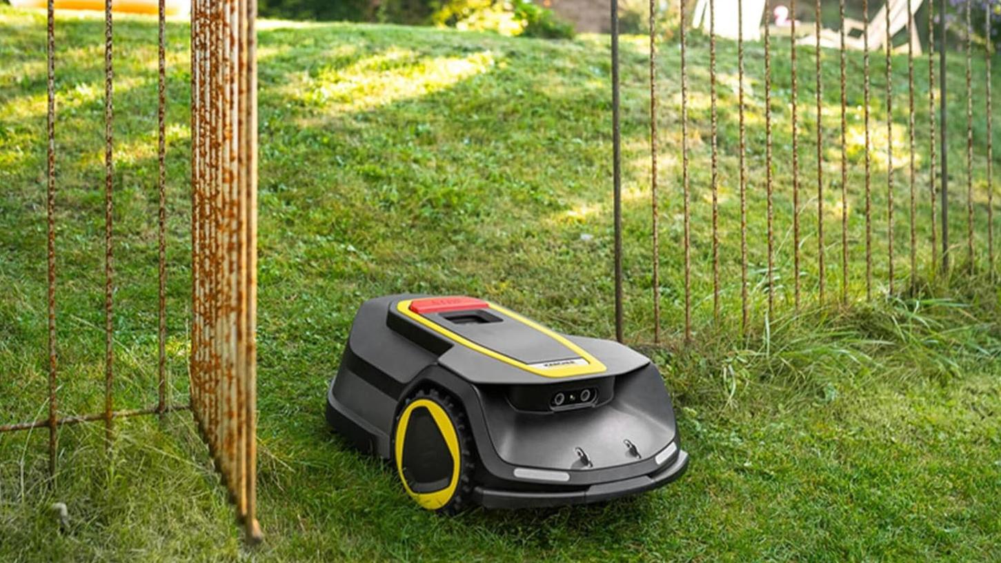 Steigungen und unwegsames Gelände meistert der neue Kärcher-Mähroboter problemlos. Steigungen und unwegsames Gelände meistert der neue Kärcher-Mähroboter problemlos.