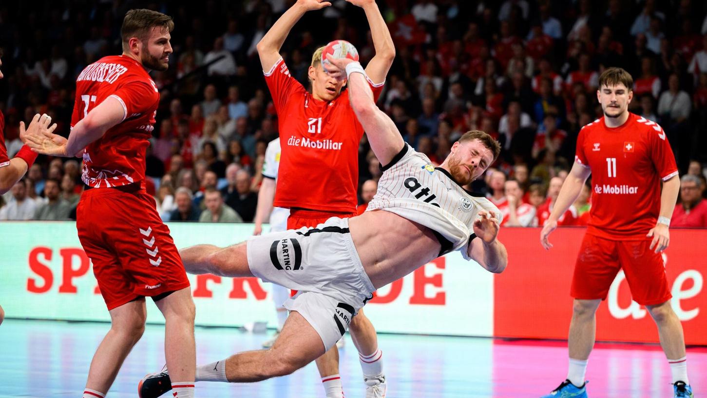 DHB-Kapitän Johannes Golla hat deutliche Kritik an der Leistung beim 32:32 in der Schweiz geübt. DHB-Kapitän Johannes Golla hat deutliche Kritik an der Leistung beim 32:32 in der Schweiz geübt.