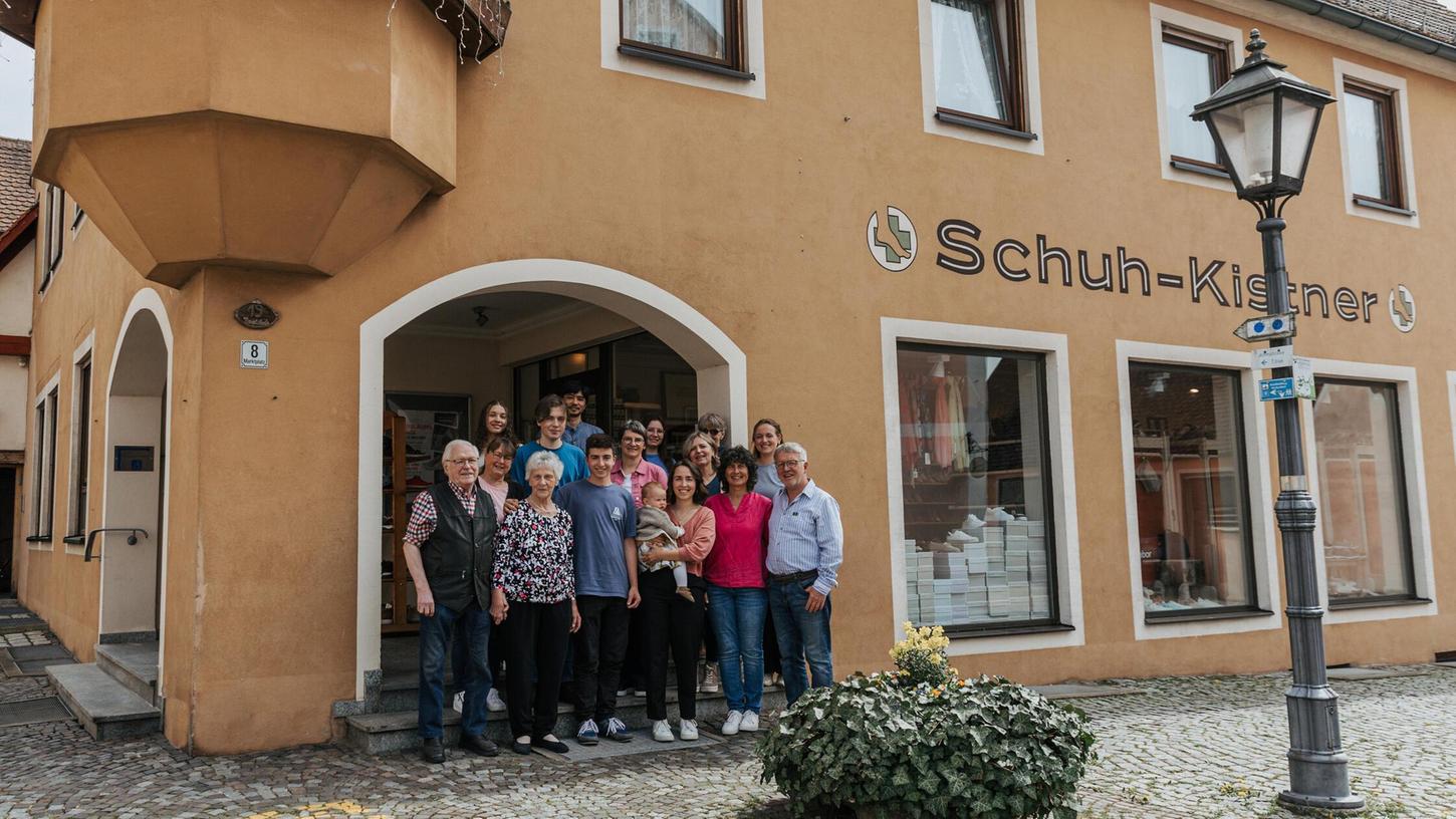 Das Schuhhaus Kistner blickt auf eine lange Tradition zurück. Im Mai feiern Inhaber und Mitarbeiter mit den treuen Kunden das 125-jährige Bestehen. Das Schuhhaus Kistner blickt auf eine lange Tradition zurück. Im Mai feiern Inhaber und Mitarbeiter mit den treuen Kunden das 125-jährige Bestehen.