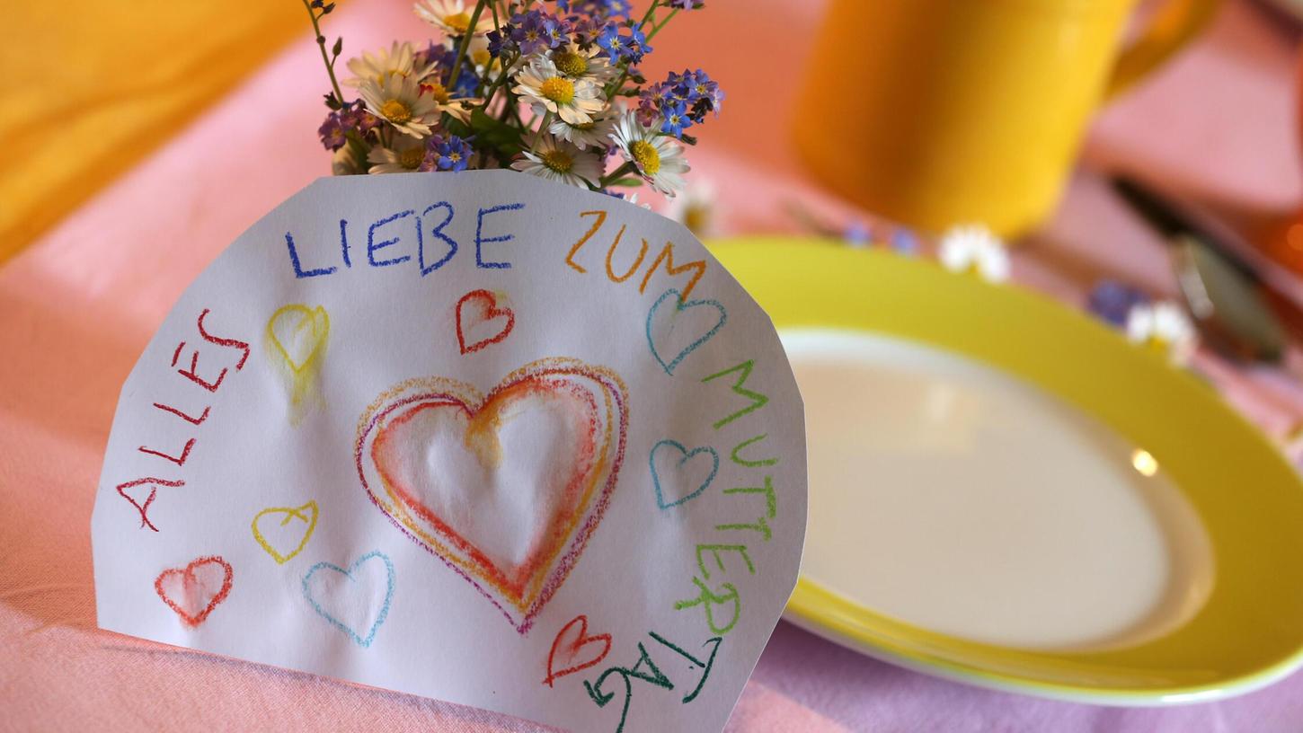 Noch keinen Plan für Muttertag? Wir haben ein paar Tipps, was sich am Sonntag unternehmen lässt. Noch keinen Plan für Muttertag? Wir haben ein paar Tipps, was sich am Sonntag unternehmen lässt.