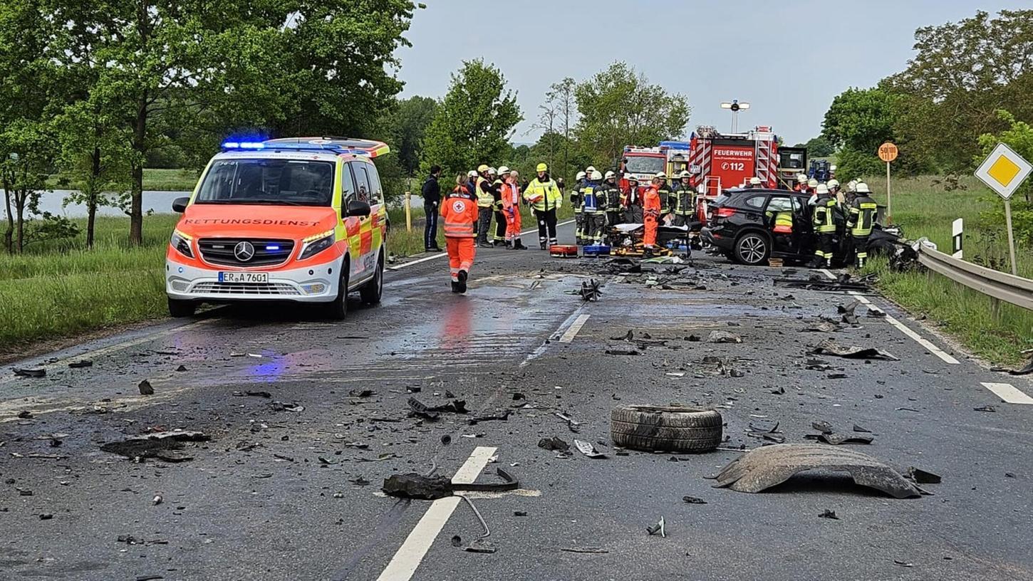Ein Pkw kollidierte auf der Bundesstraße 470 am Donnerstag, 8. Mai. mit einem Sattelzug. Ein Pkw kollidierte auf der Bundesstraße 470 am Donnerstag, 8. Mai. mit einem Sattelzug.