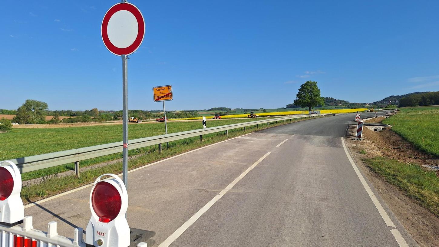 Ab Freitag kann die Straße zwischen Thalmässing und Stetten wieder befahren werden. Ab Freitag kann die Straße zwischen Thalmässing und Stetten wieder befahren werden.