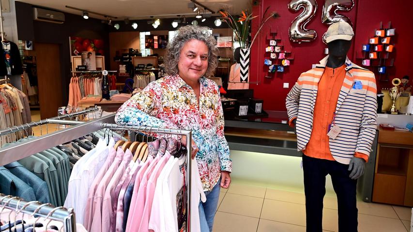 Im März 2024 feierte Harald Lehmeier das 25-Jähriges Bestehen seiner Herrenboutique in der Nürnberger Altstadt. Im März 2024 feierte Harald Lehmeier das 25-Jähriges Bestehen seiner Herrenboutique in der Nürnberger Altstadt.