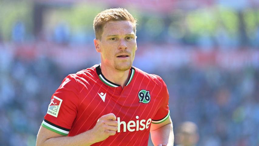 Hannovers Marcel Halstenberg beendet seine Karriere. Hannovers Marcel Halstenberg beendet seine Karriere.
