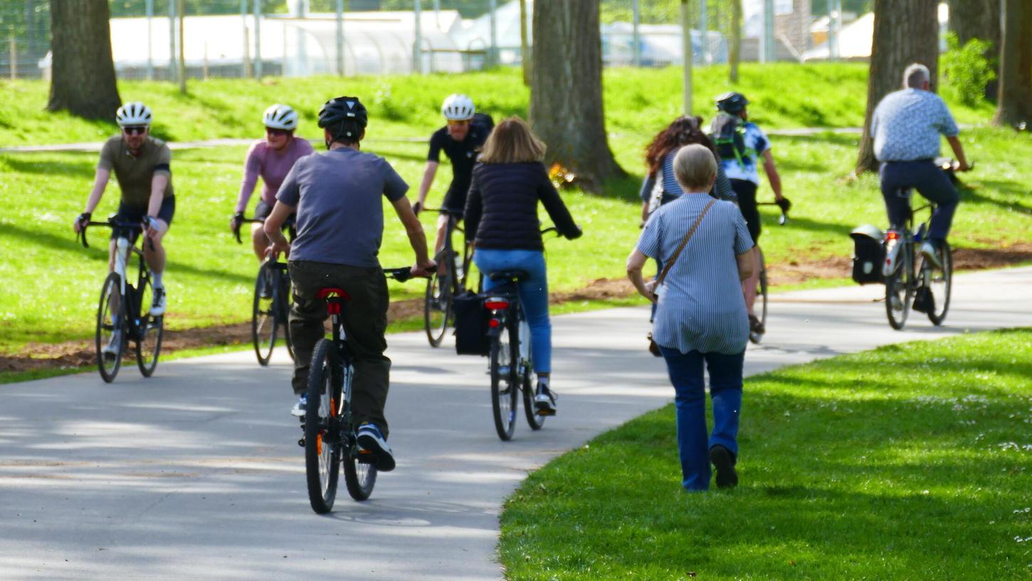 Gemeinsames Radeln im Grünen macht besonders viel Spaß. Beim Stadtradeln sollen aber auch bewusst Wege des Alltags mit dem Fahrrad zurückgelegt werden. Gemeinsames Radeln im Grünen macht besonders viel Spaß. Beim Stadtradeln sollen aber auch bewusst Wege des Alltags mit dem Fahrrad zurückgelegt werden.